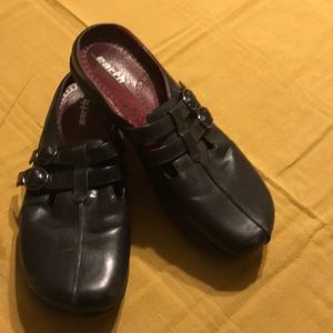 Earth Black Leather Slip-On Buckled Clogs Size 8.5